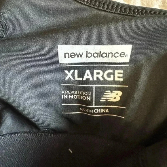 New Balance exercise top.  Great condition. Smoke free home. - Picture 4 of 4